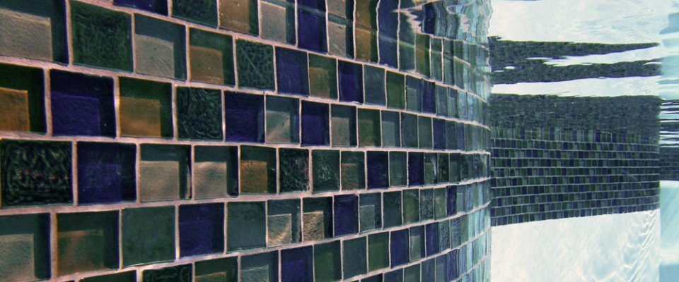 glass-tile-for-pools