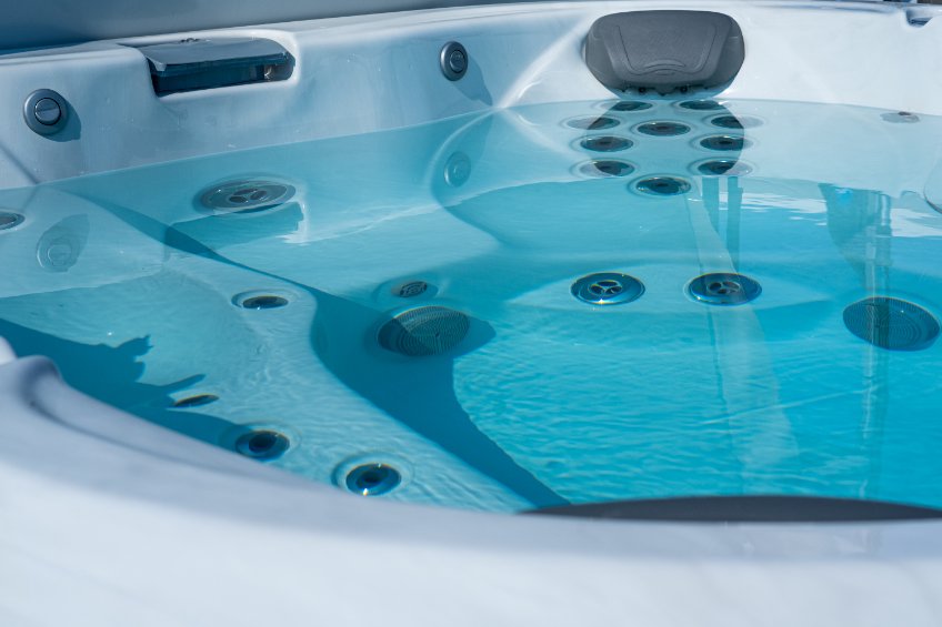 Hot Tub Installation: 5 Reasons Not to Wait Until Winter