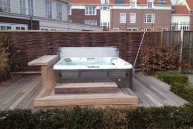 Hot tub on top of deck - hot tub gallery