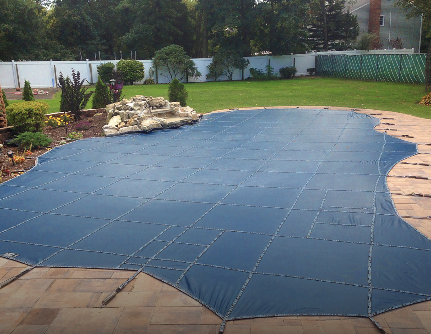 Loop Loc pool cover